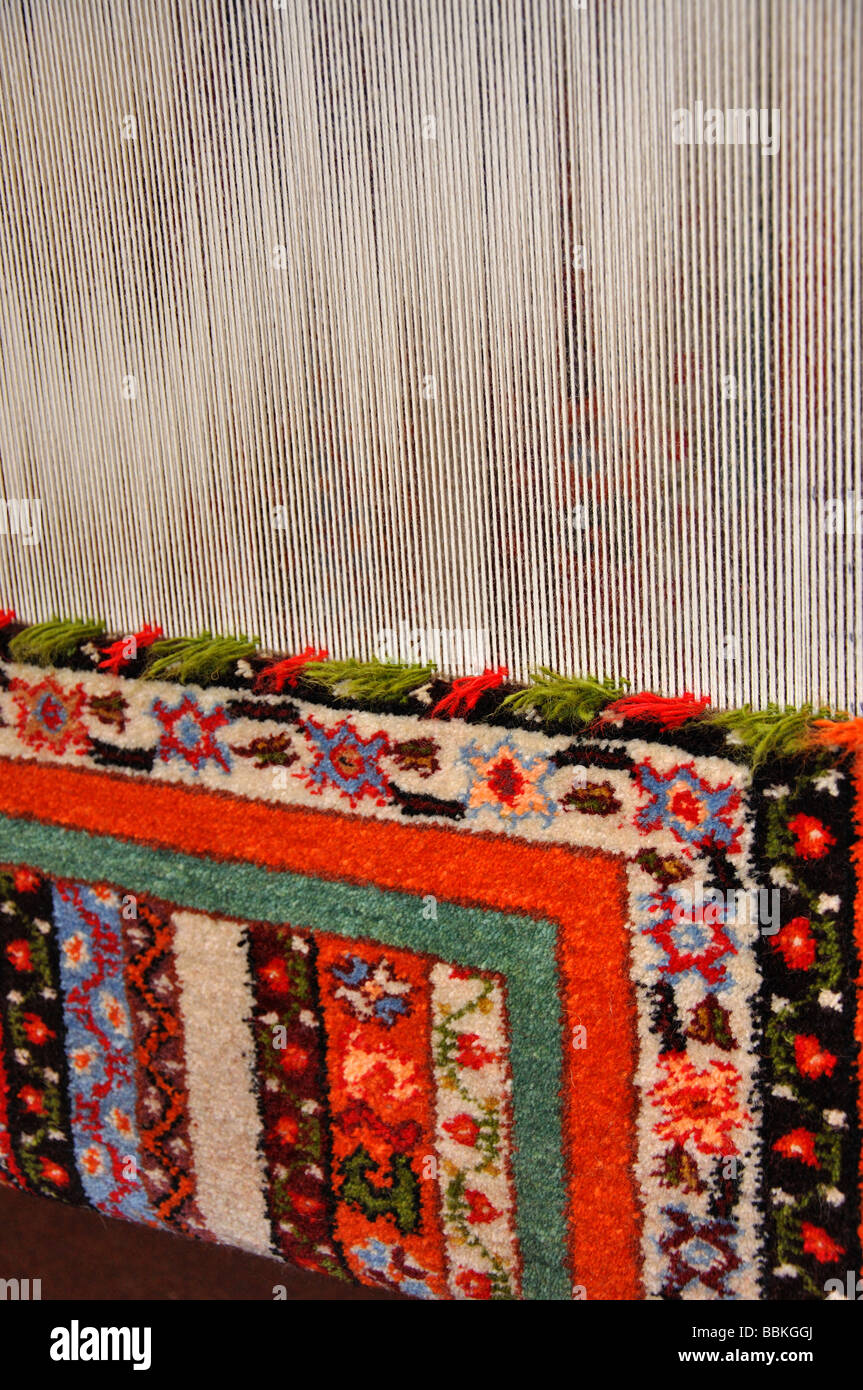 Close-up del telaio in fabbrica di tappeti, Denizli, Denizli Provincia, Turchia Foto Stock