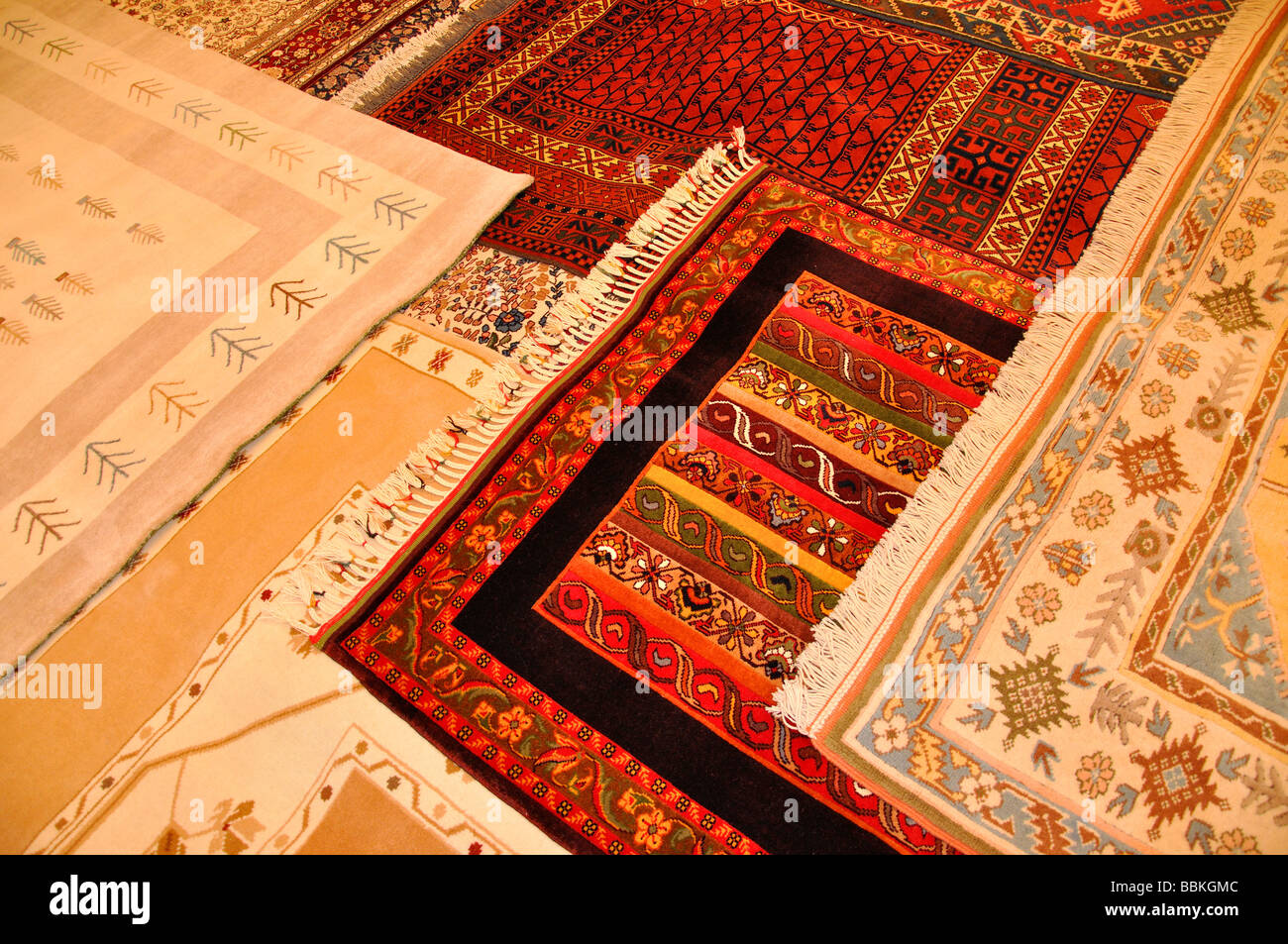 Varietà di tappeti in fabbrica di tappeti, Denizli, Denizli Provincia, Turchia Foto Stock