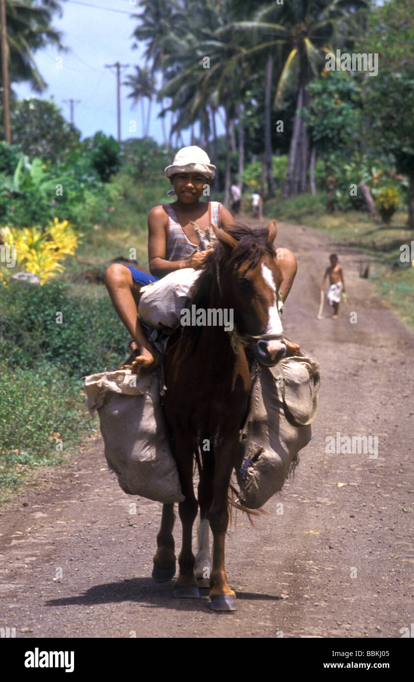 Ragazzo a cavallo savaii samoa Foto Stock