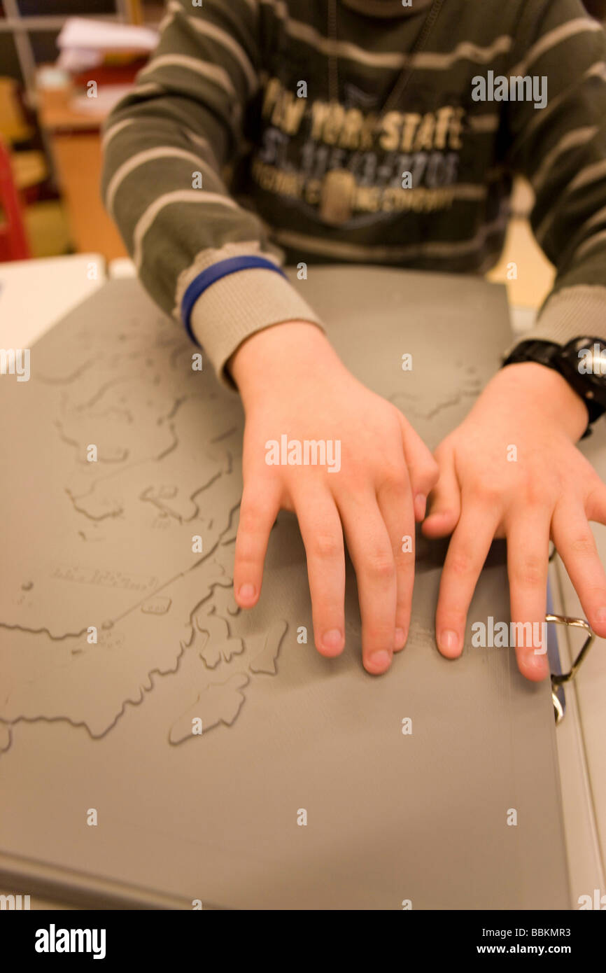 Visio è una scuola speciale per i non vedenti e gli ipovedenti non ci sono molti strumenti come il Braille lenti di ingrandimento libri di grandi dimensioni con grande stampa macchine da scrivere braille e mappe in Braille Foto Stock