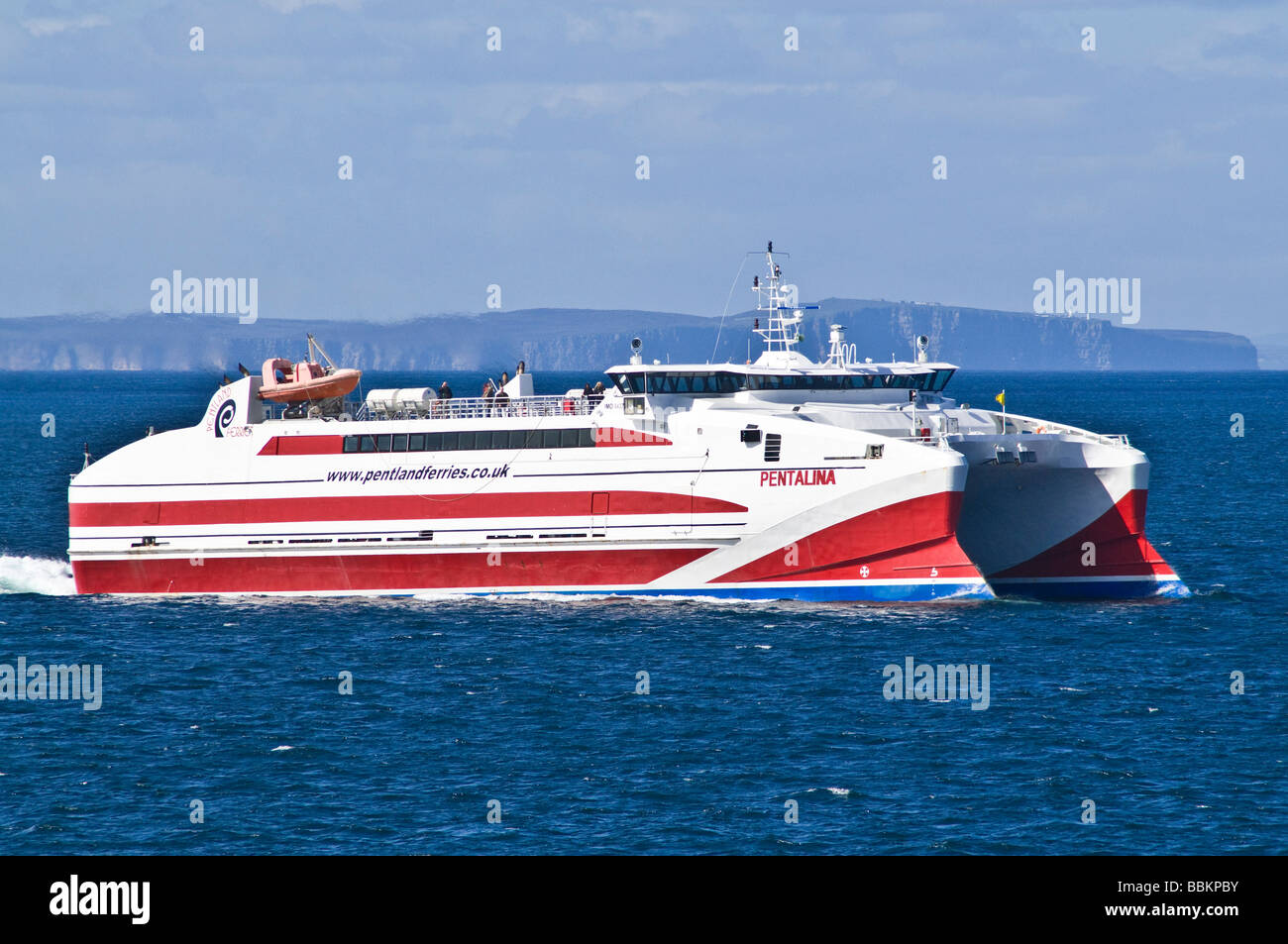 dh Pentland traghetti SPEDIZIONE ORKNEY Catamaran MV Pentalina in Pentland Firth passeggero traghetto veloce regno unito Foto Stock