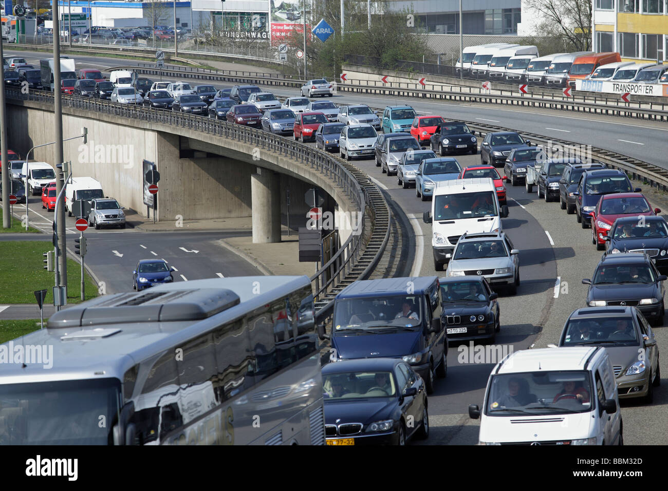 Ingorgo sull'Bundesstrasse 9 Federal Highway vicino a Coblenza, Rhineland-Palatine, Germania, Europa Foto Stock