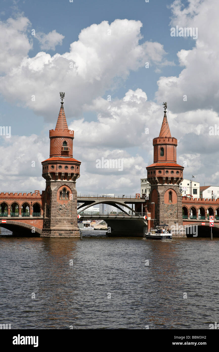Ponte Oberbumbruecke a Berlino, Germania Foto Stock