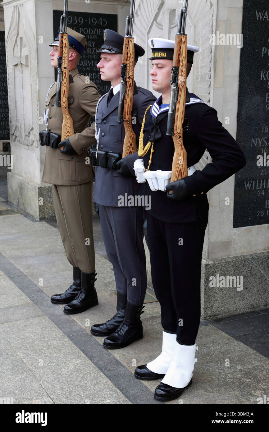 Polonia Varsavia tomba del Milite Ignoto cambio della guardia cerimonia Foto Stock