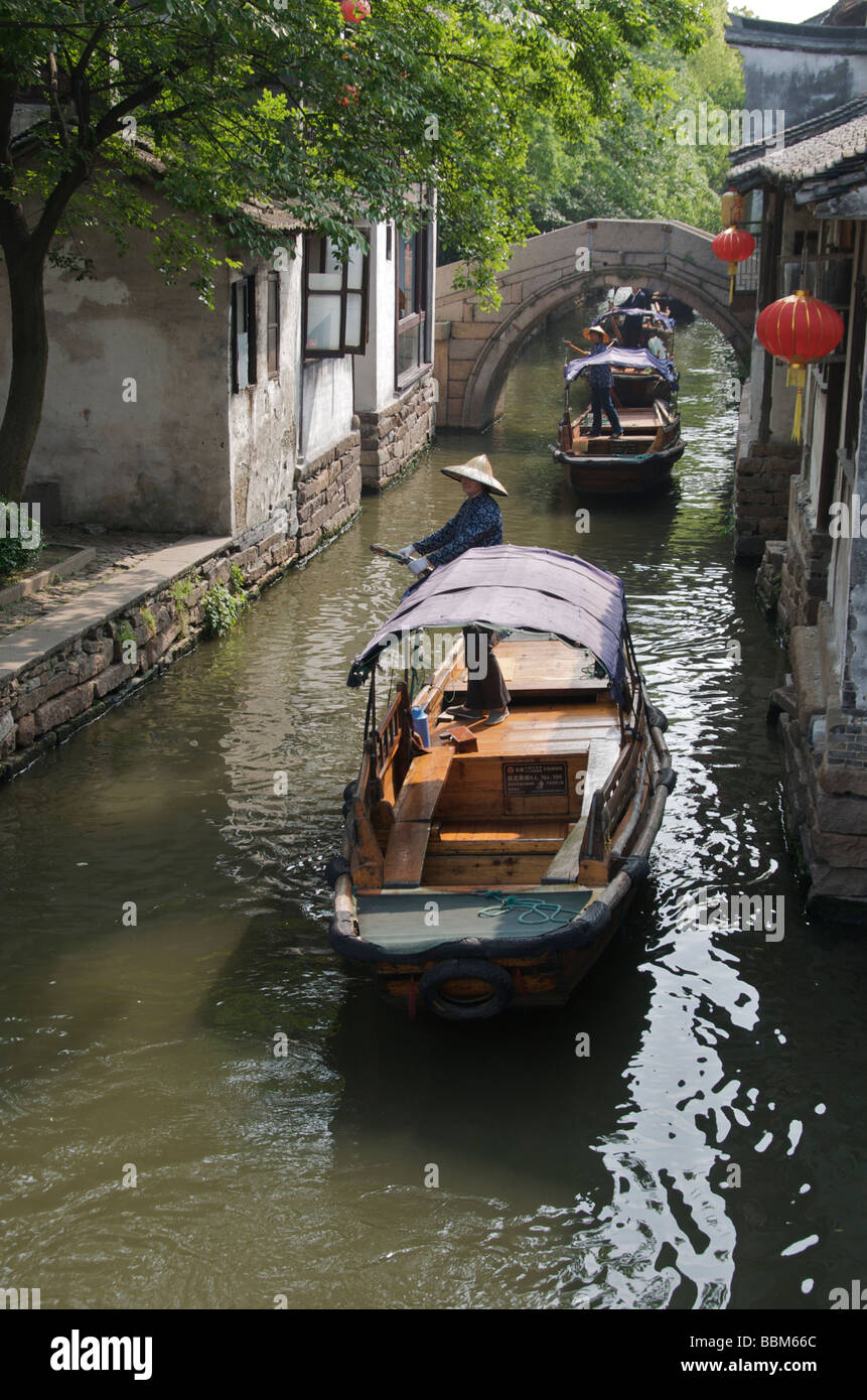 Canal in scena la antica città di acqua di Zhouzhuang Jiangsu in Cina Foto Stock