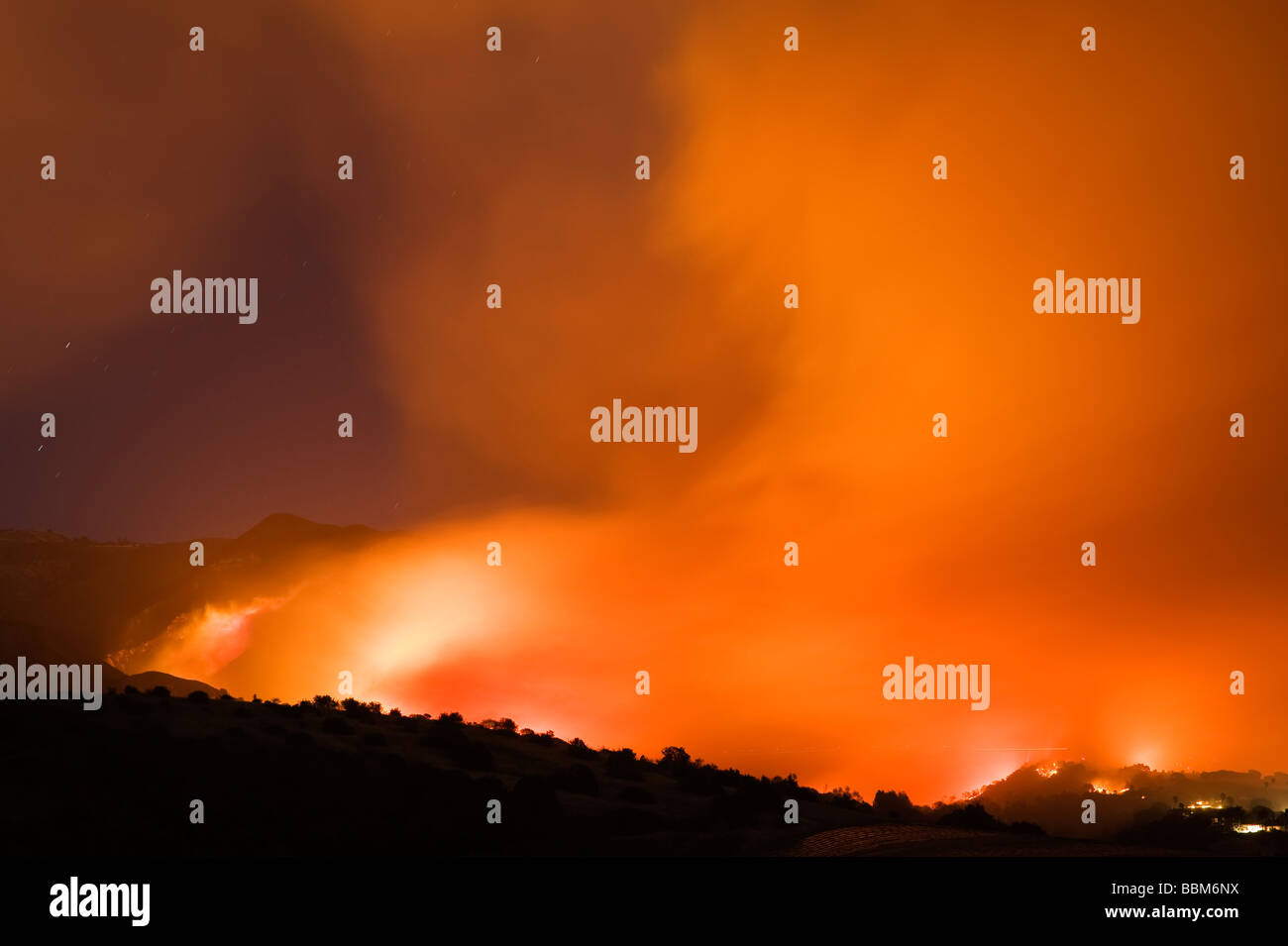 Jesusita fuoco arde nelle colline sopra Santa Barbara, California, giovedì 7 maggio, 2009 Foto Stock