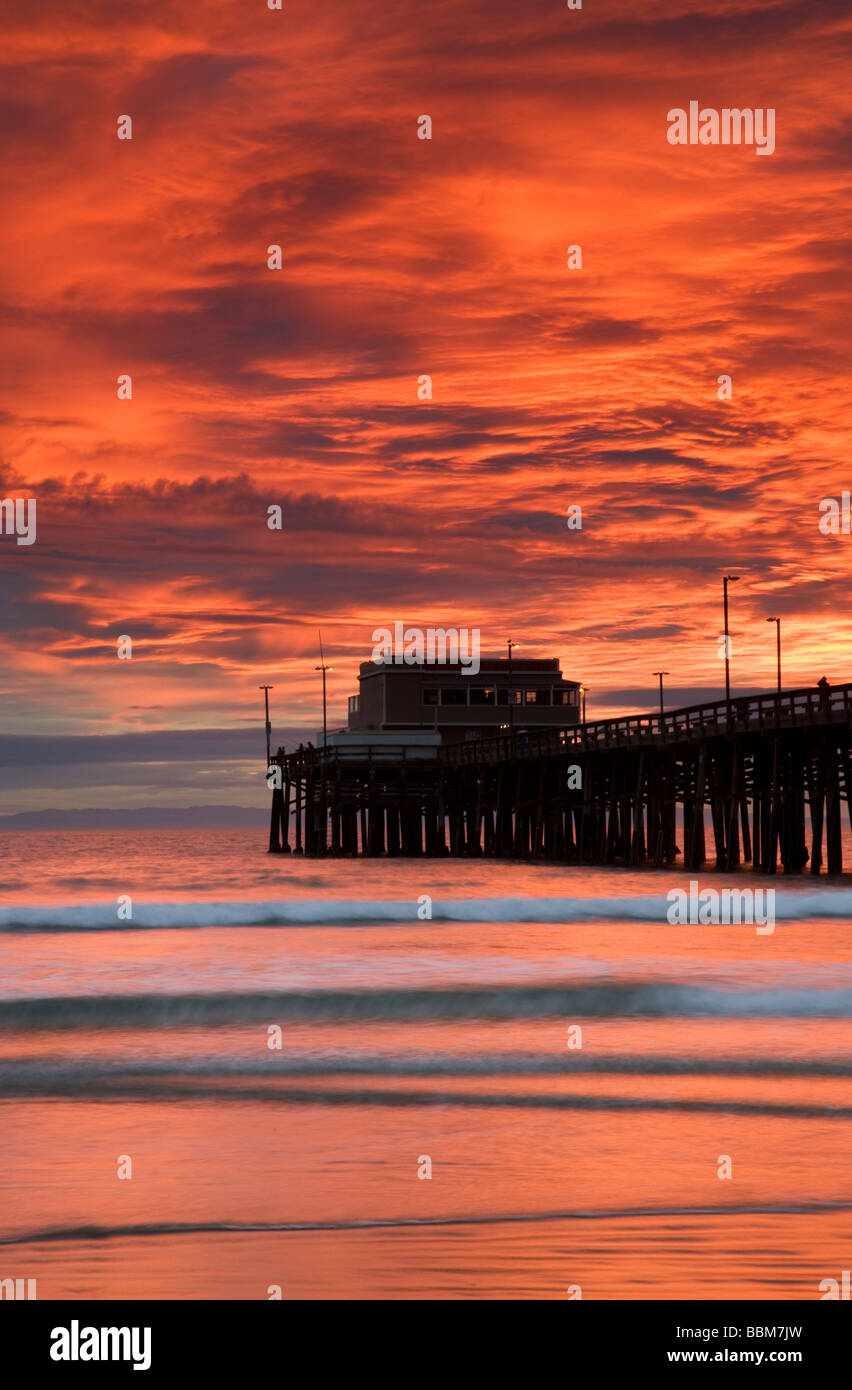 Il Newport Pier Newport Beach al tramonto Orange County in California Foto Stock