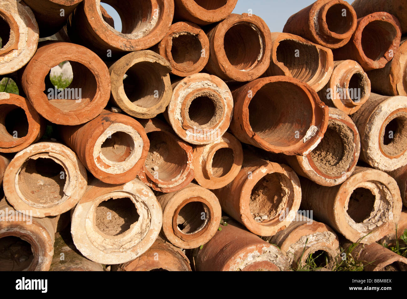 Tubazioni acqua terracotta immagini e fotografie stock ad alta risoluzione  - Alamy