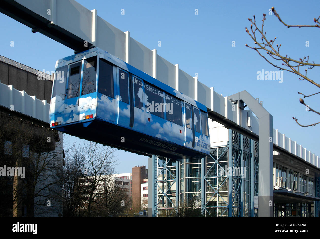 H-Bahn, ferrovia pensile sul campus della Technische Universitaet, Istituto di tecnologia, Dortmund, la zona della Ruhr, Renania del Nord Foto Stock