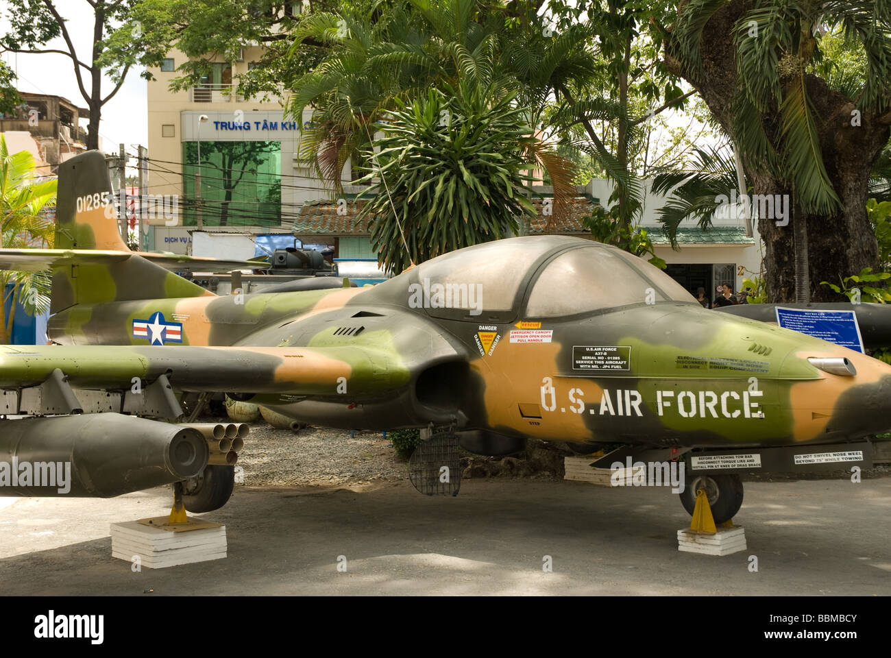 Esterno il Museo dei Resti della Guerra a Saigon (Ho Chi Minh) Foto Stock