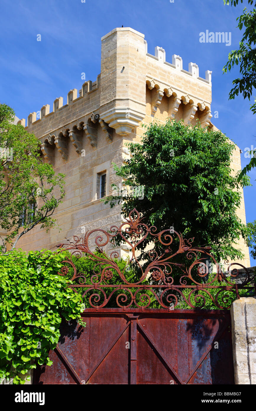 Torre di castello Montaren Languedoc-Roussillon Francia Foto Stock