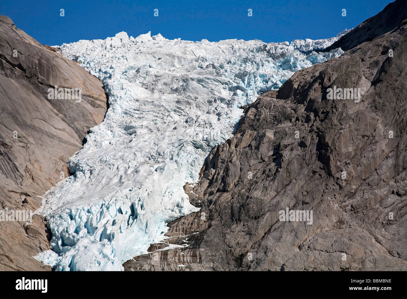 Briksdalsbreen, una lingua del ghiacciaio di Jostedalsbreen, Sogn og Fjordane, Norvegia Foto Stock