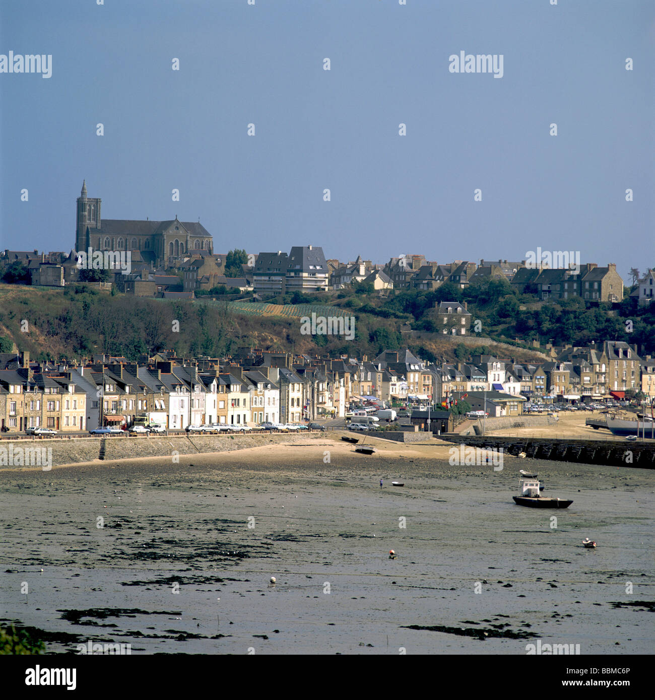 Cancale a bassa marea, Ille-et-Vilaine, Bretagne, Bretagna, Francia, Europa Foto Stock