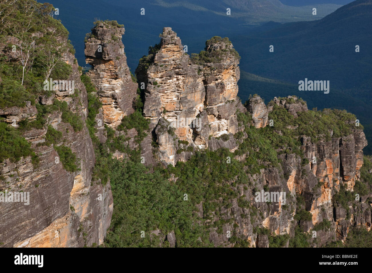 Australia Nuovo Galles del Sud. La famosa formazione rocciosa Tre Sorelle nelle montagne blu nei pressi di Katoomba. Foto Stock