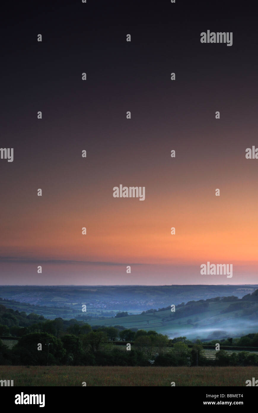 Guardando attraverso la valle di Ax al tramonto Nr Axminster Devon England Regno Unito Foto Stock