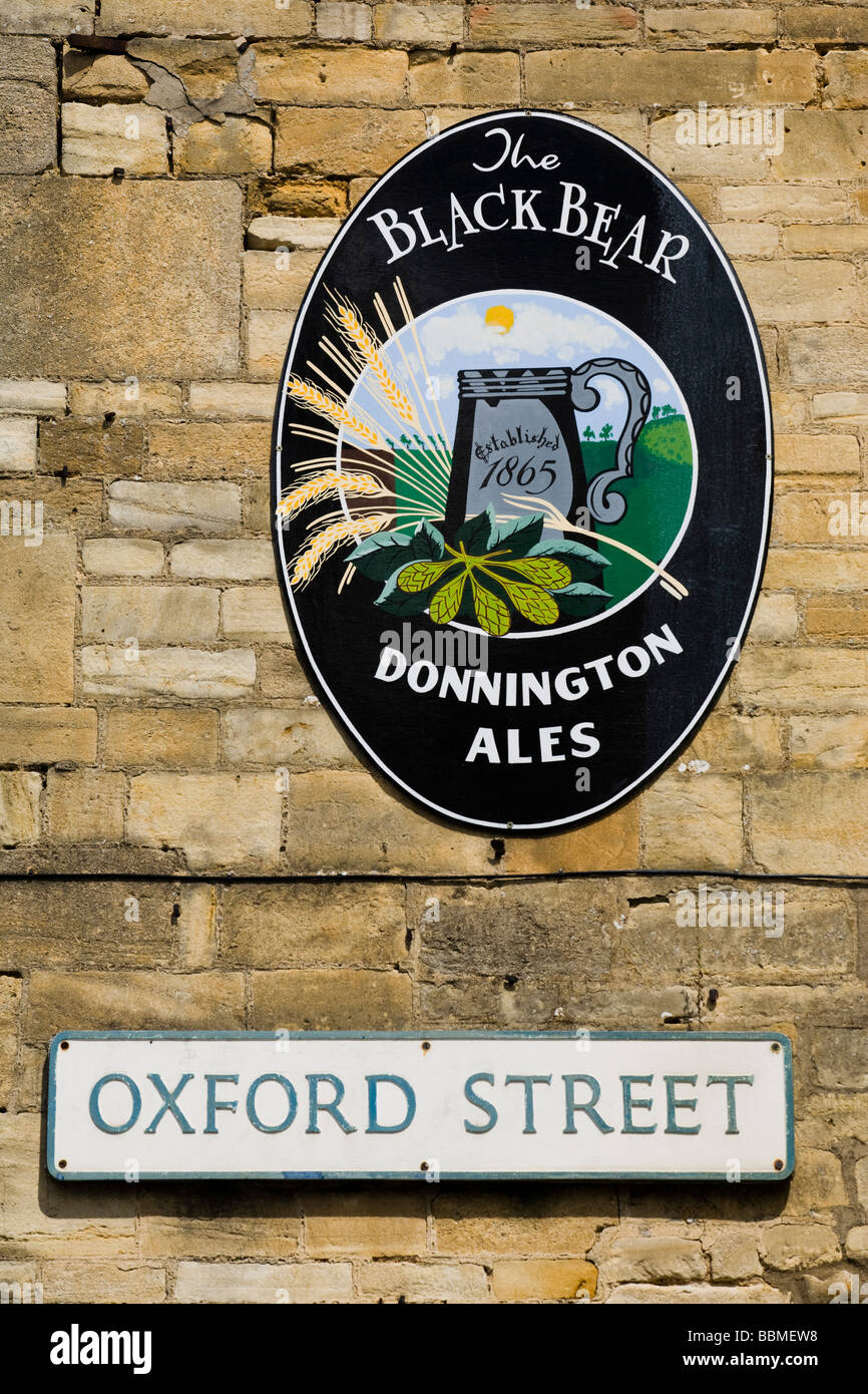 Il Black Bear pub, Moreton-in-Marsh, Gloucestershire, Regno Unito Foto Stock