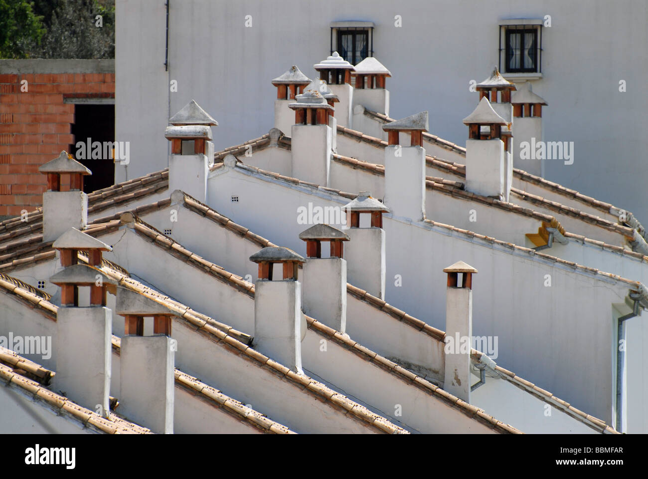 Tetti e camini di ronda, Andalusia, Spagna, Europa Foto Stock