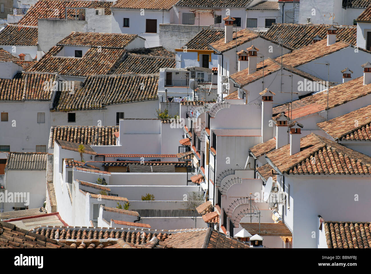 Tetti e camini di ronda, Andalusia, Spagna, Europa Foto Stock