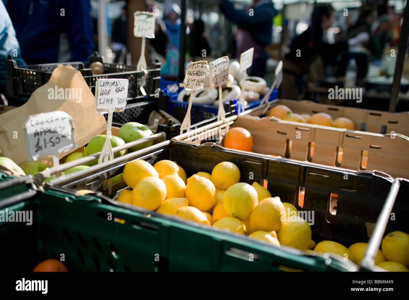 Broadway Market su un Sabato mattina nella zona est di Londra Foto Stock