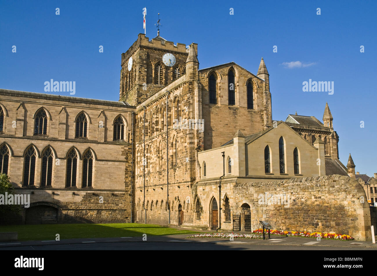 Dh HEXHAM NORTHUMBRIA Hexham Abbey chiesa cattedrale di clock tower Foto Stock