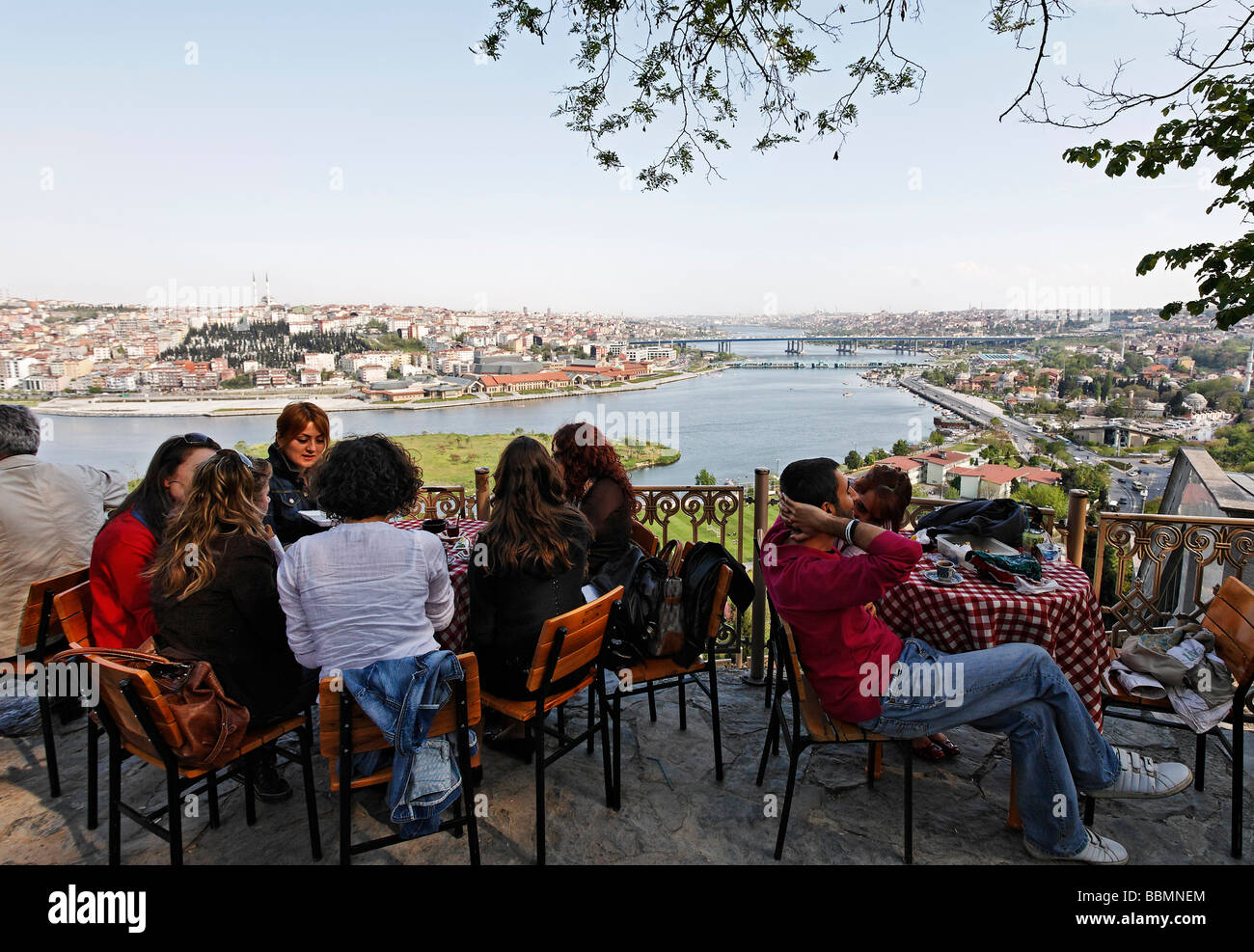 Vista panoramica sul Golden Horn, Pierre Loti cafe, Eyuep, Istanbul, Turchia Foto Stock