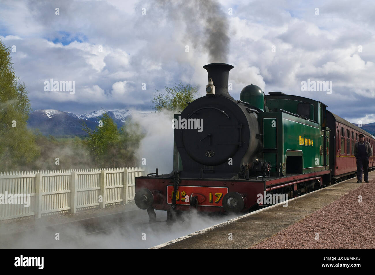 dh Strathspey Steam Railway AVIEMORE INVERNESSSHIRE Braeriach Steam Train partenza Aviemore stazione ferroviaria scozia british Trains Foto Stock