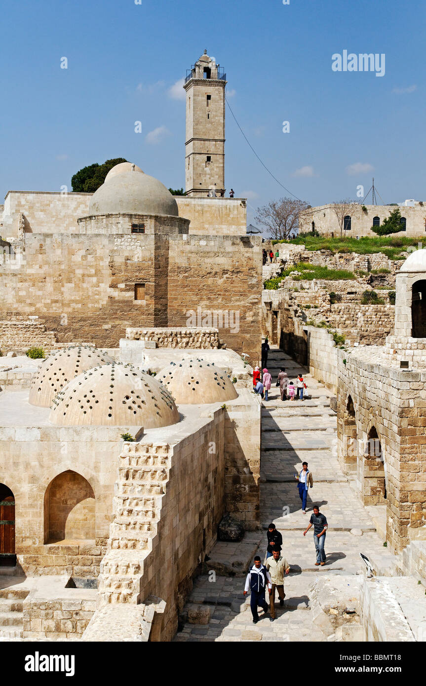 Minareto sulla collina della cittadella, Aleppo, Siria, Medio Oriente e Asia Foto Stock