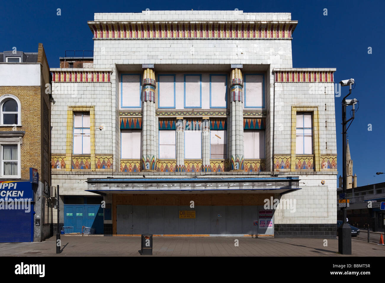 È stato Carlton Cinema poi Mecca Bingo ora occupato Essex RoadLondon Architetto George Coles 1930. Art deco architettura Foto Stock