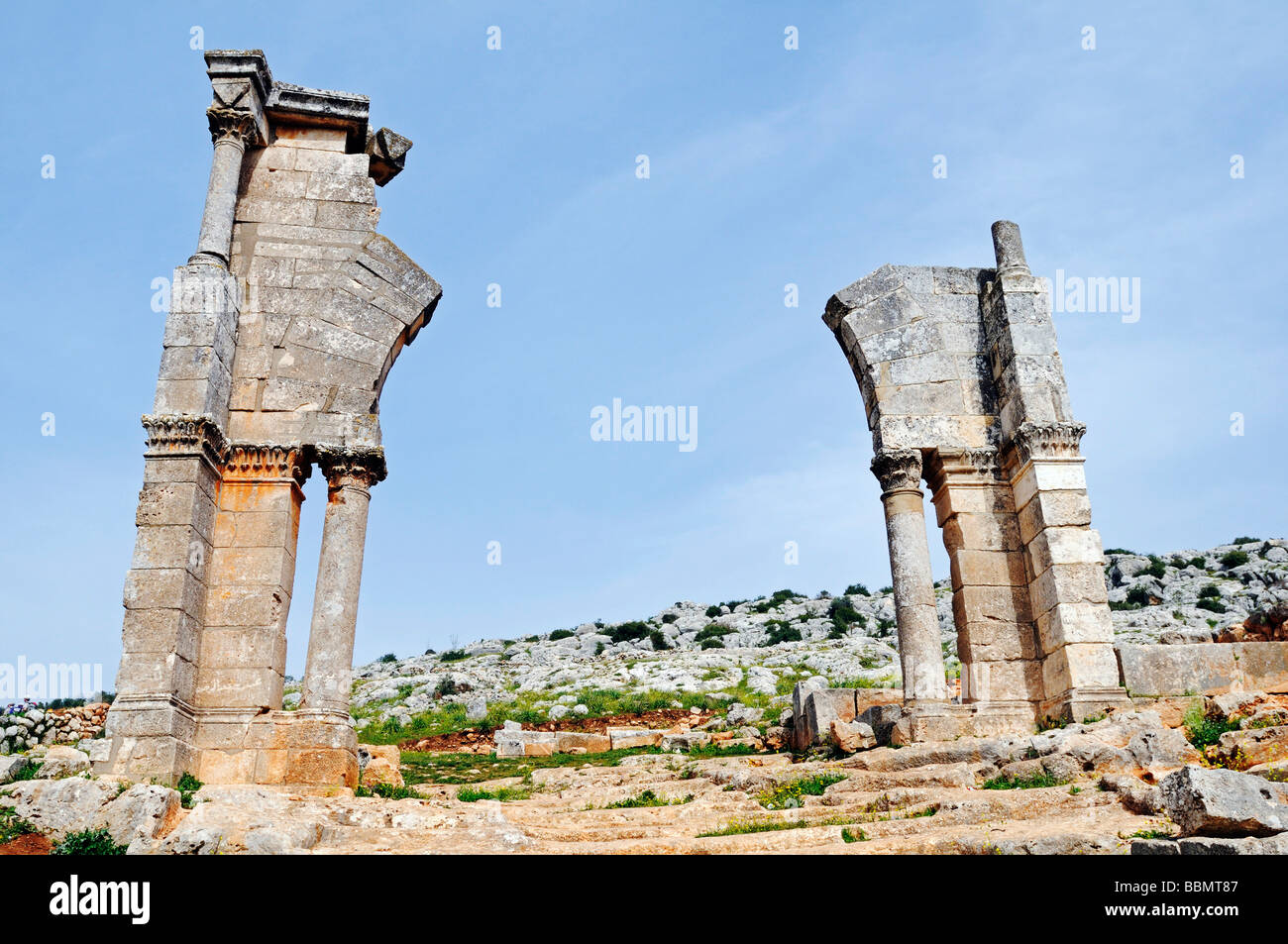 Portale al monastero di Simeone Quala'at Samaan, città morta, Siria, Asia Foto Stock