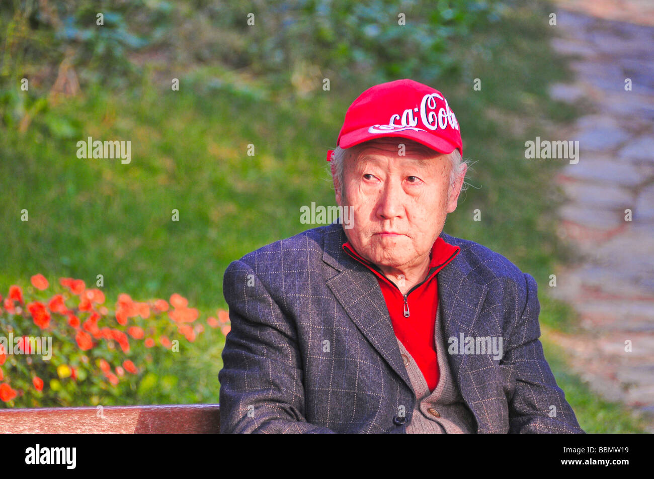 Uomo cinese che indossa una Coca Cola cap Pechino Foto Stock