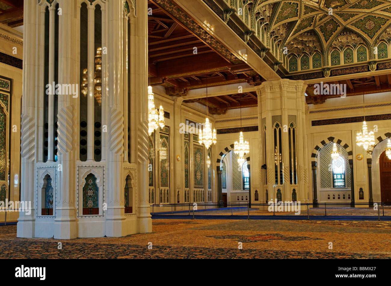 La preghiera centrale hall presso il Sultano Qaboos Grande Moschea, Moscato, il sultanato di Oman, Arabia, Medio Oriente Foto Stock