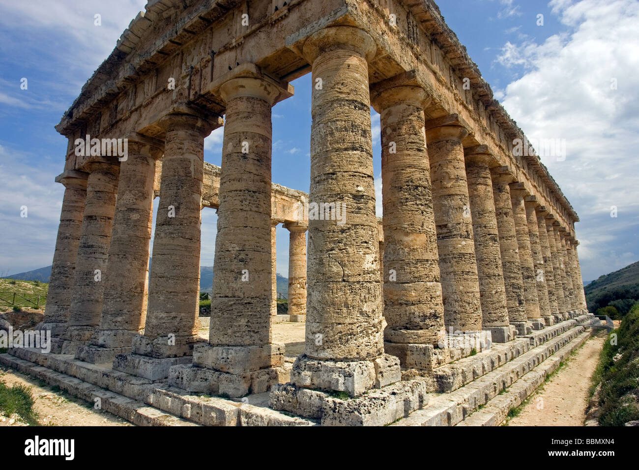 Il Greco antico tempio dorico Segesta sito archeologico Sicilia Italia Foto Stock