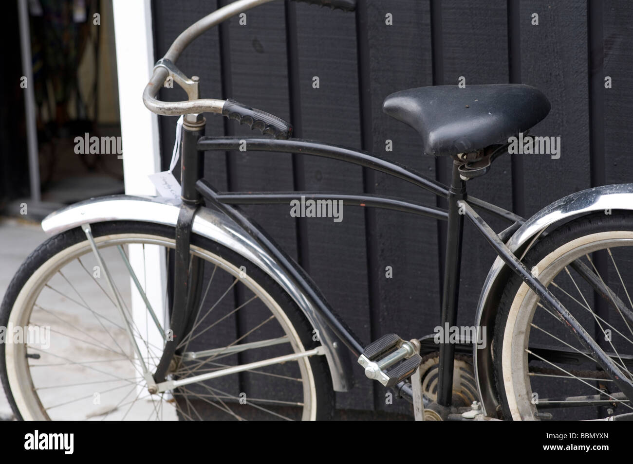 Muskokas,Ontario, Canada;Vintage bicicletta appoggiato contro una parete Foto Stock