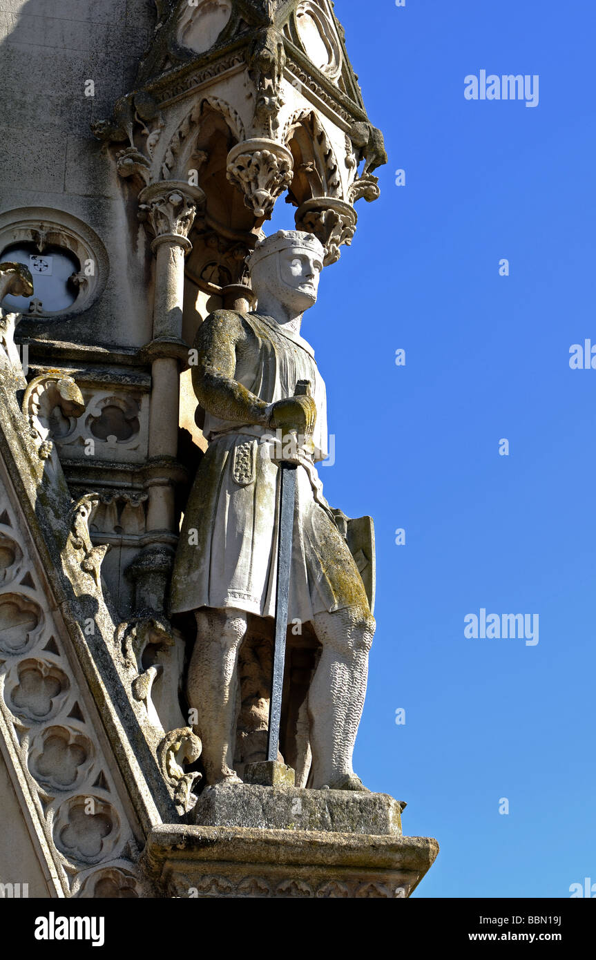 Simon de Montfort statua sulla torre dell'Orologio, Leicester, Leicestershire, England, Regno Unito Foto Stock