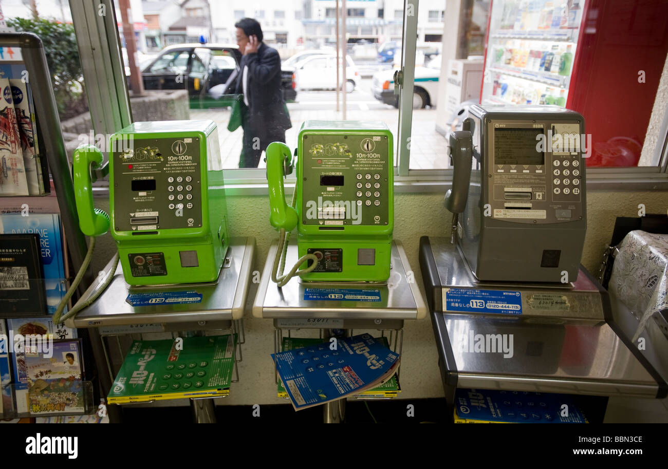 Telefoni pubblici a JR Saiki Station Saiki prefettura di Oita Giappone Foto Stock