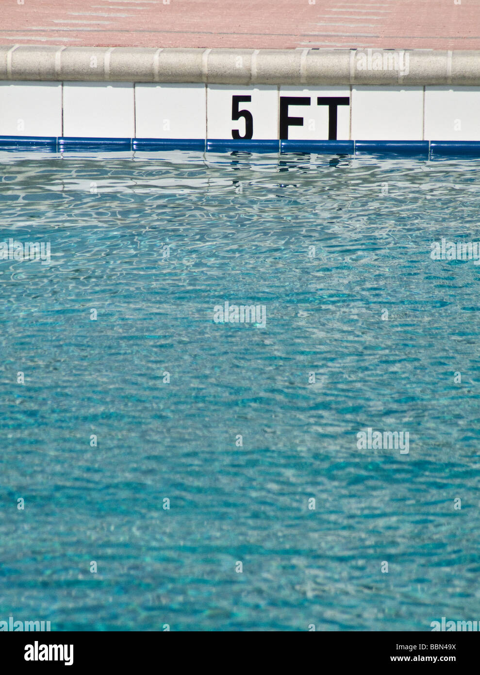 Marcature di profondità per la piscina Foto Stock