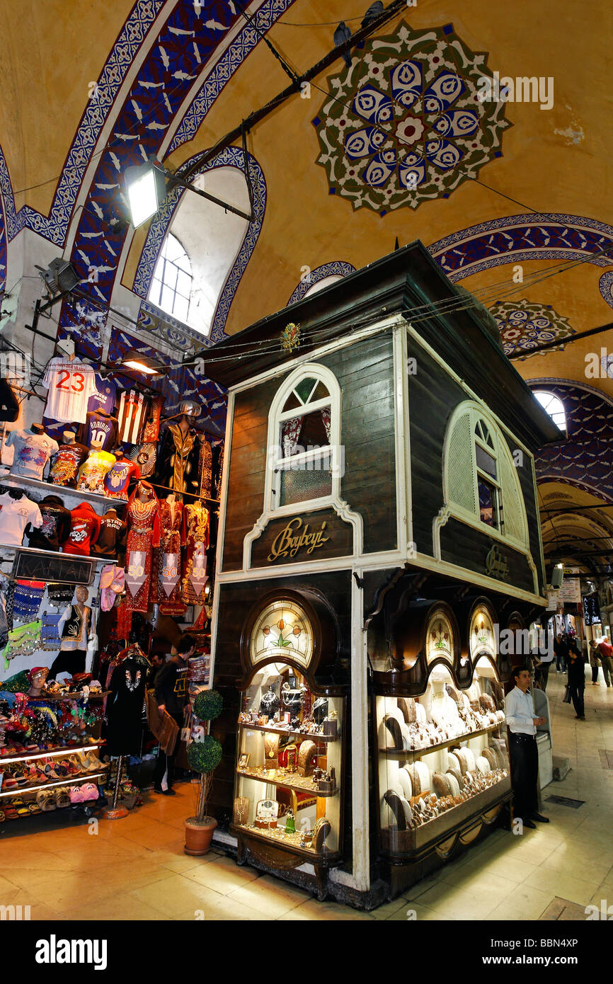 Chiosco orientali dal XVII secolo, gioielleria, vicolo coperto, Kapali Carsi Grand Bazaar, Istanbul, Turchia Foto Stock