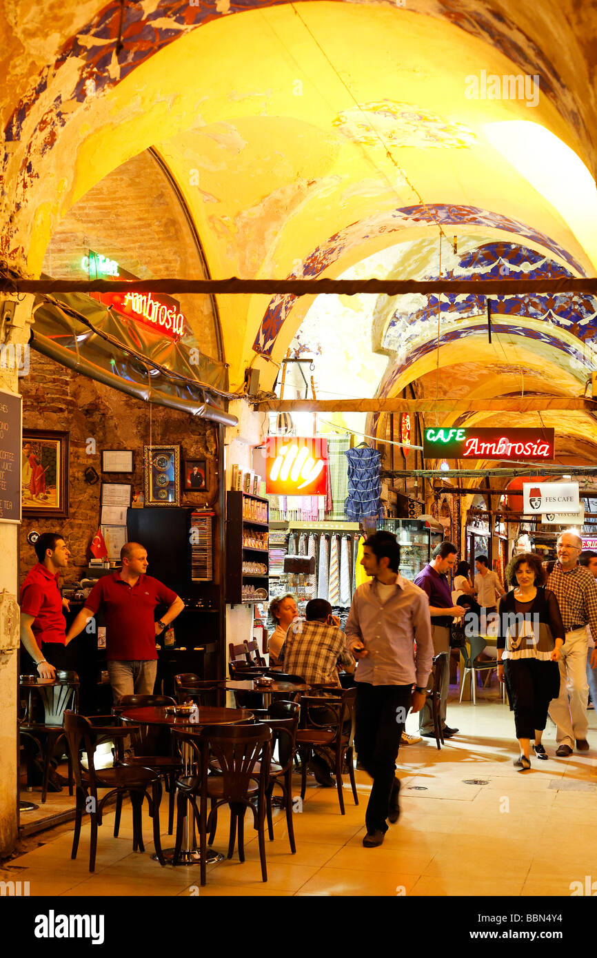 Piccolo bagno turco Caffetteria il Grand Bazaar Kapali Carsi, Istanbul, Turchia Foto Stock