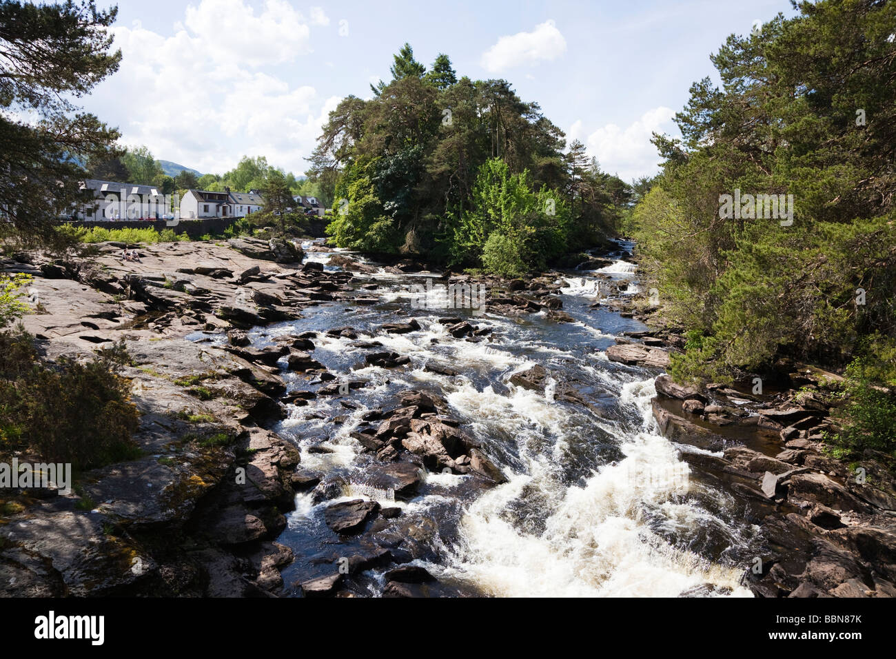 River Dochart presso le cascate di Dochart Killin Stirlingshire Scozia Scotland Foto Stock
