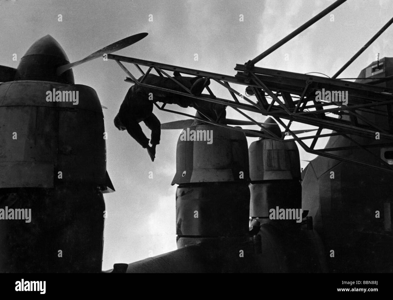 Eventi, Seconda guerra mondiale / seconda guerra mondiale, guerra aerea, aereo, dettagli / interni, motori di destra di un aereo di trasporto tedesco Messerschmitt Me 323 'Gigant' (Giant), fronte orientale, 1943 / 1944, Foto Stock
