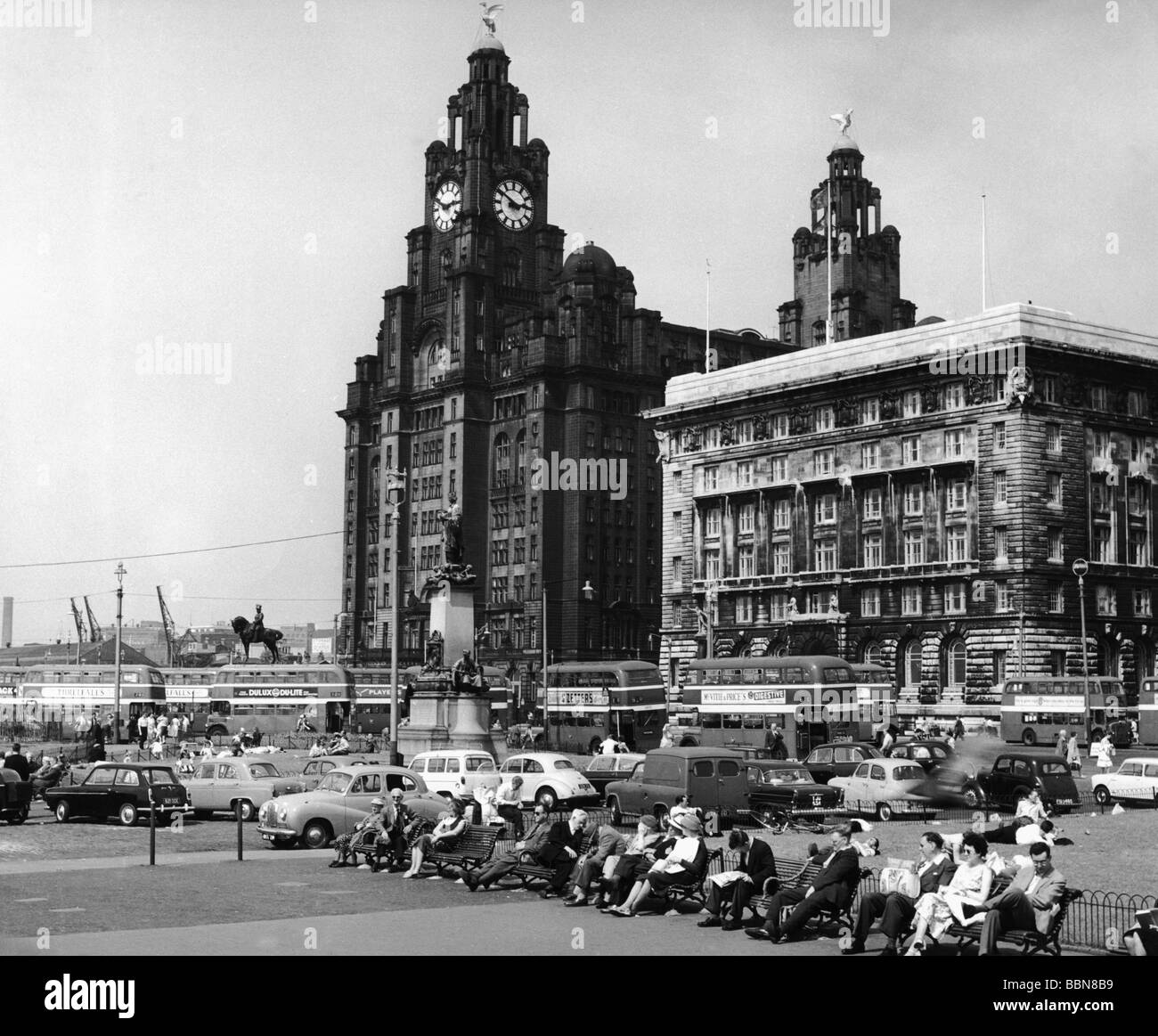 Geografia / viaggi, Gran Bretagna, Liverpool, scene di strada, Canada Boulevard con Royal Liver Building e Cunard Building, sessanta, Foto Stock
