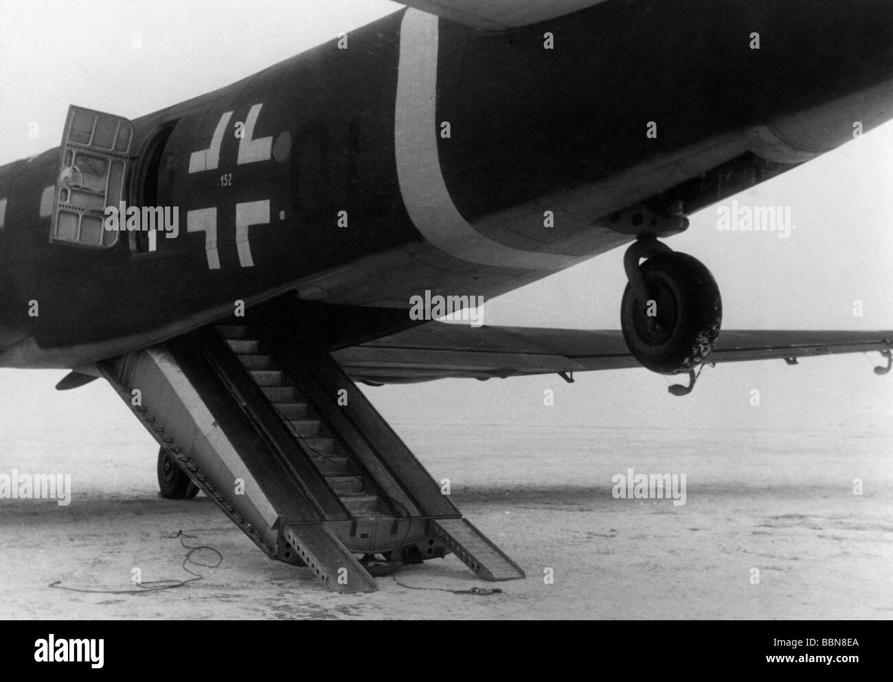 Eventi, Seconda guerra mondiale / seconda guerra mondiale, guerra aerea, aereo, dettagli / interni, aerei da trasporto tedeschi Junkers Ju 290, Germania meridionale, 11.2.1943, rampa di carico, 20th secolo, storico, storico, Luftwaffe, Wehrmacht, Terzo Reich, recce a lungo raggio, ricognizione, Ju-290, Ju290, aereo, aerei, baia di carico, 1940s, Foto Stock