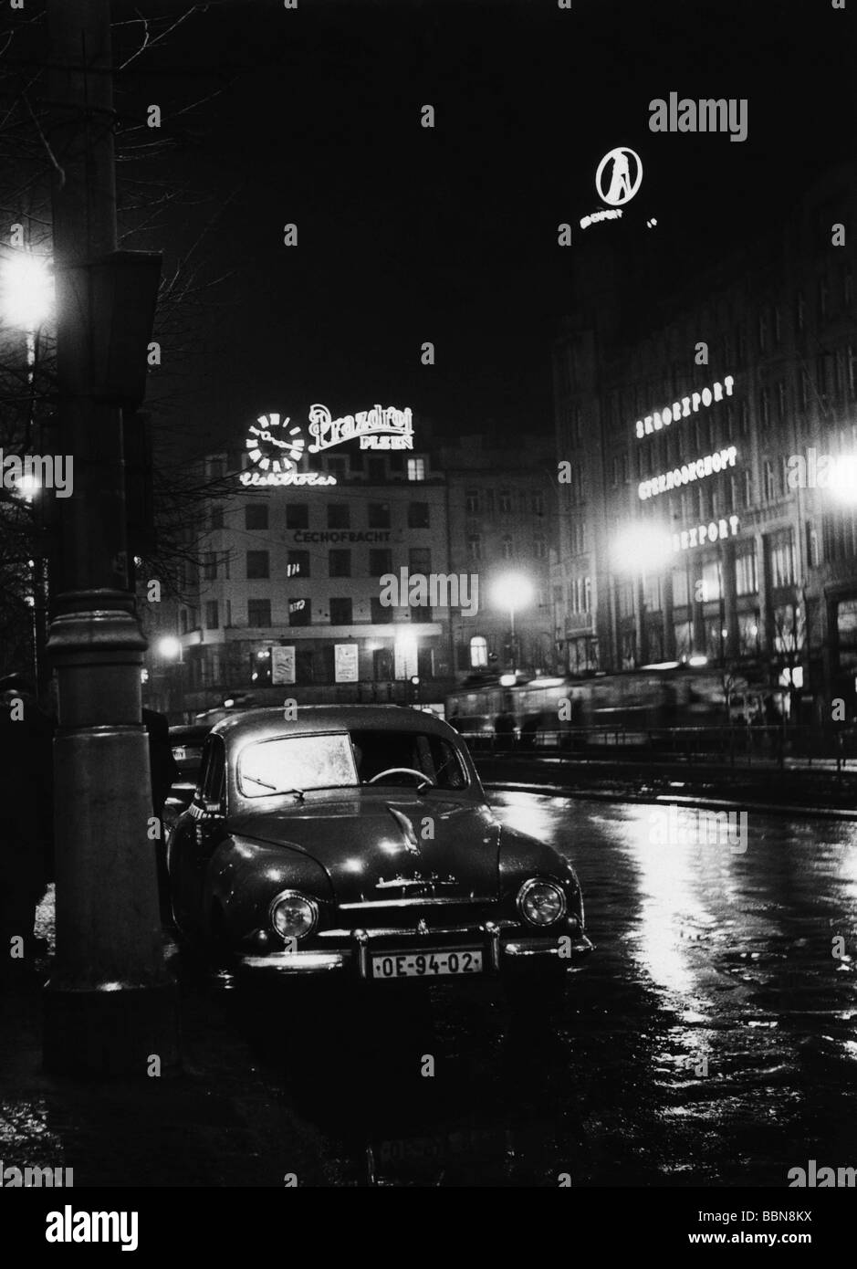 Geografia / viaggio, Cecoslovacchia, Praga, piazze, Piazza Venceslao, scena di strada, ripresa notturna, 17.4.1956, Foto Stock