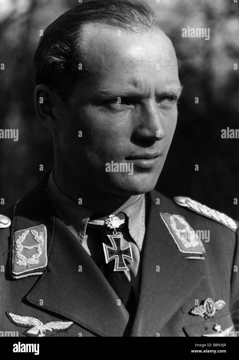 Eventi, Seconda guerra mondiale / seconda guerra mondiale, guerra aerea, persone, Maggiore Hermann Hogeback (25.8.1914 - 15.2.2004), comandante del gruppo 3rd / Kampfgeschwader (ala bomber) 6 della Luftwaffe, Creil, Francia, 6.4.1943, Foto Stock