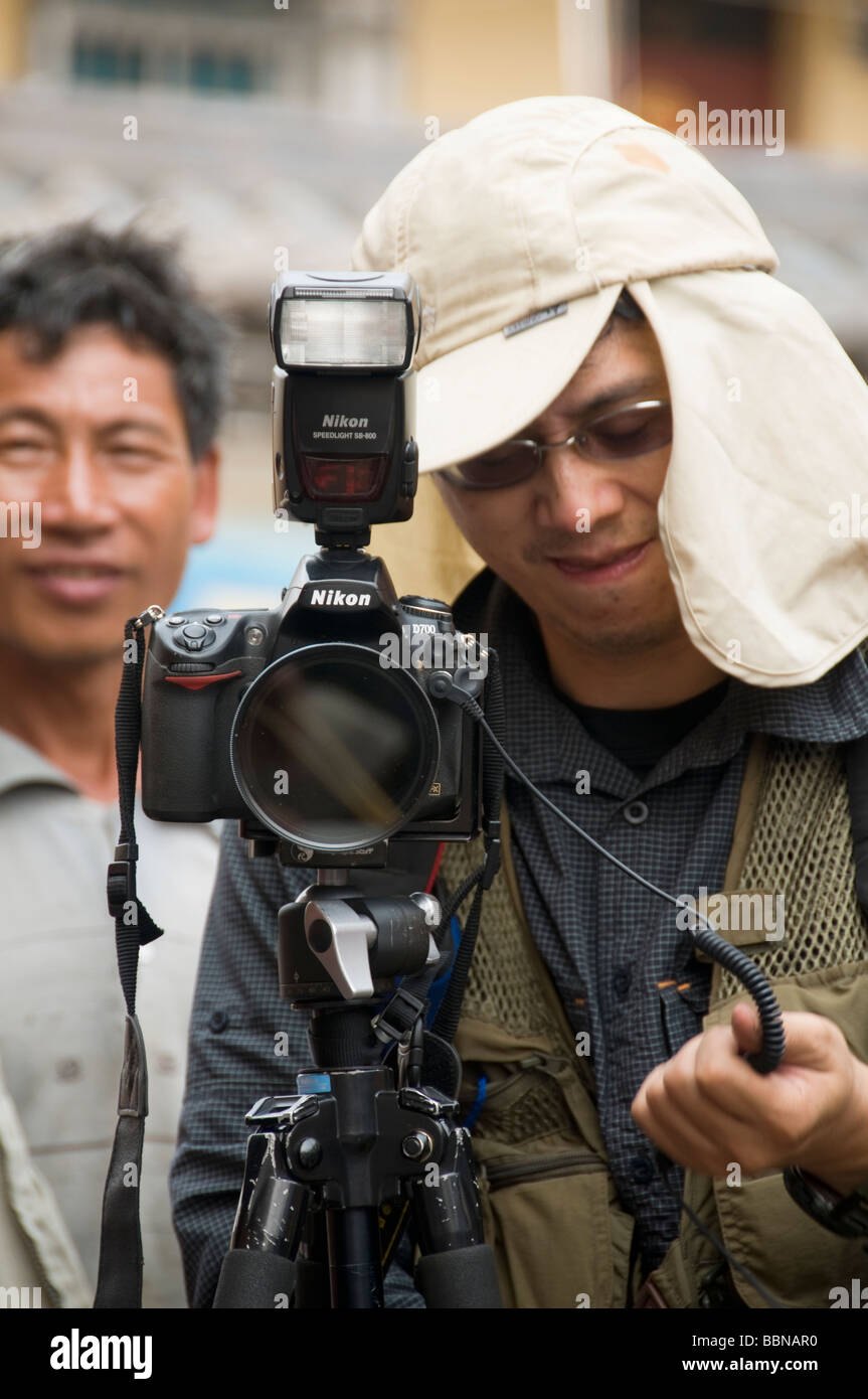 Fotografo cinese e la sua macchina fotografica Nikon Foto stock - Alamy