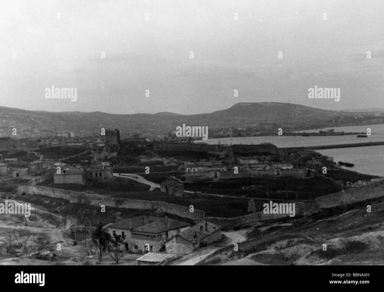 Eventi, Seconda guerra mondiale / seconda guerra mondiale, Russia, città / villaggi / paesaggi, vista di un porto marittimo sulla penisola di Crimea, probabilmente Sevastopol o Kerch, 1943 / 1944, Foto Stock