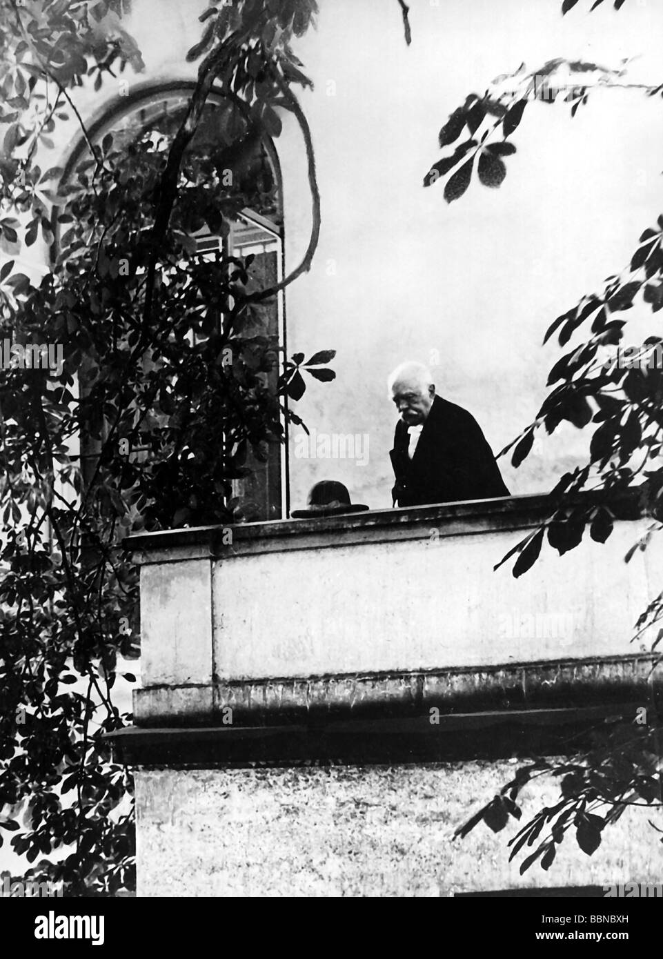 Bismarck, otto von, 1.4.1815 - 30.7.1898, politico tedesco Reich Chancellor 1871 - 1890, sul balcone della sua casa a Friedrichsruh, circa 1895, Foto Stock