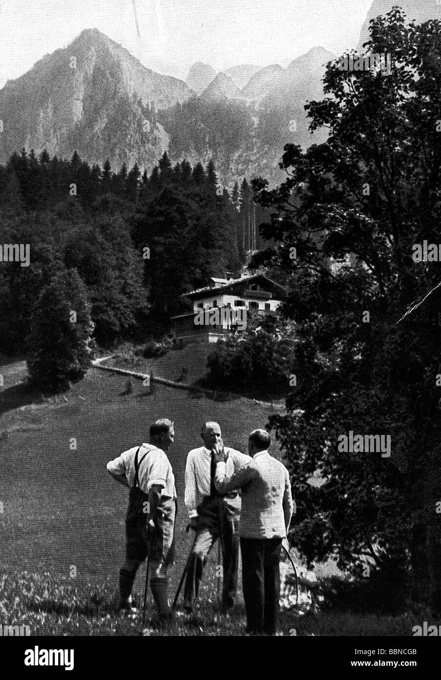 Hitler, Adolf, 20.4.1889 - 30.4.1945, Cancelliere tedesco (NSDAP) dal 30.1.1933, a tutta lunghezza, con Hermann Göring e Werner von Blomberg, circa 1935, Foto Stock