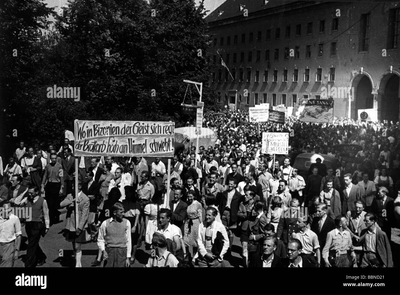 Periodo postbellico, Germania, avversità, dimostrazione contro l'insufficiente approvvigionamento alimentare, 'Hunger March' degli studenti di Monaco, estate 1947, Foto Stock