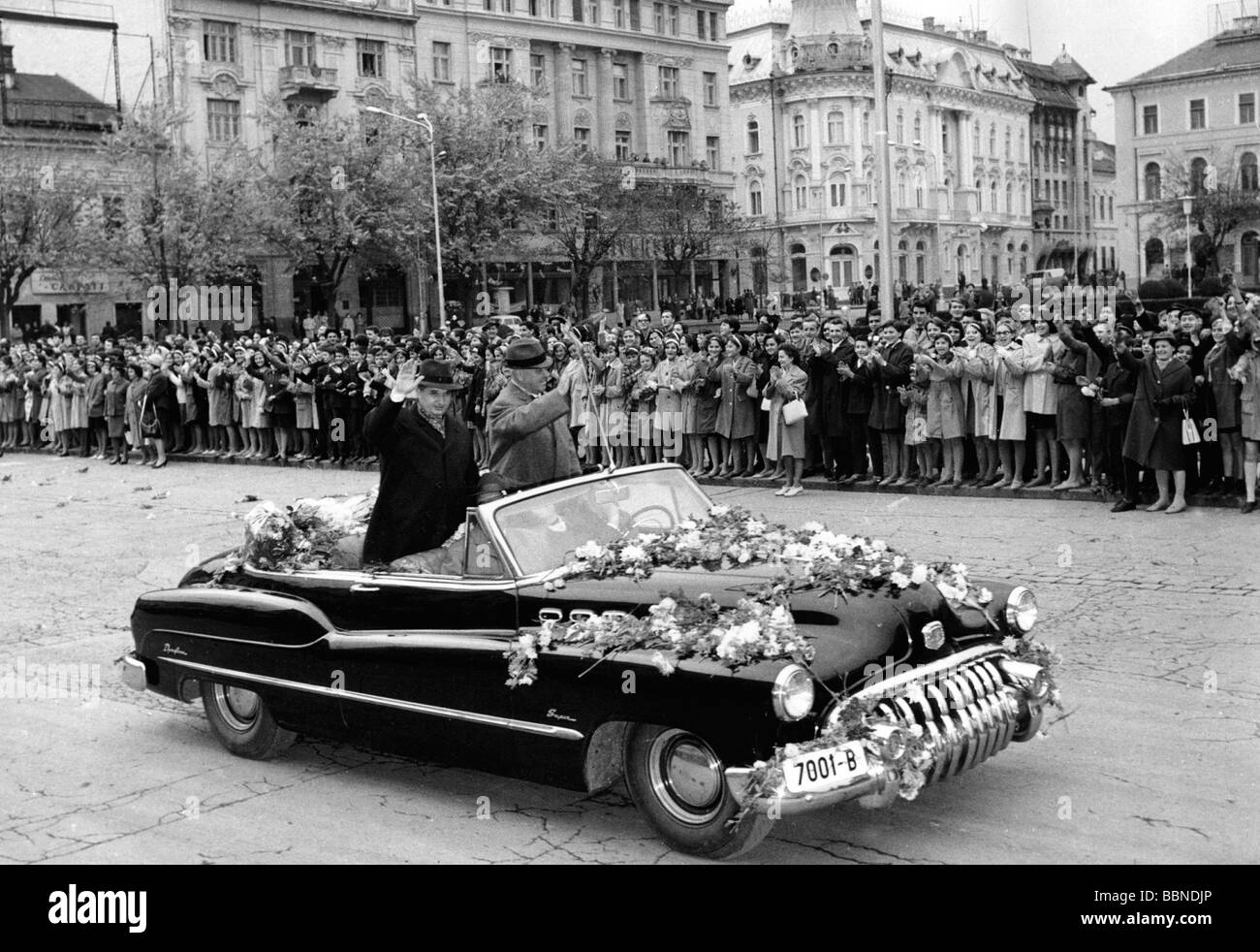 Ceausescu, Nicolae, 26.1.1918 - 25.12.1989, politico rumeno (PCR), presidente 22.3.1965 - 22.12.1989, scena, con Nikita Khrushchev, in auto aperta, Cluj, Romania, circa 1960, Foto Stock